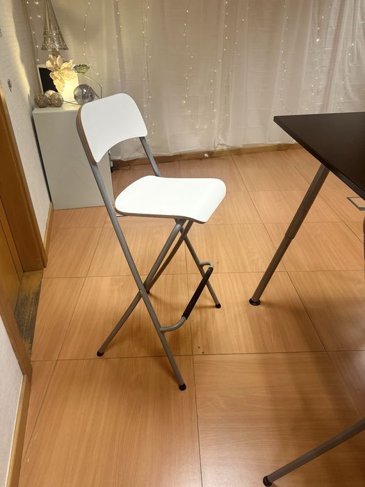 Mesa alta ajustavel com 4 cadeiras 160 x 80