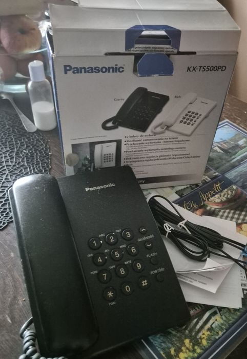 Telefon stacjonarny Panasonic.
