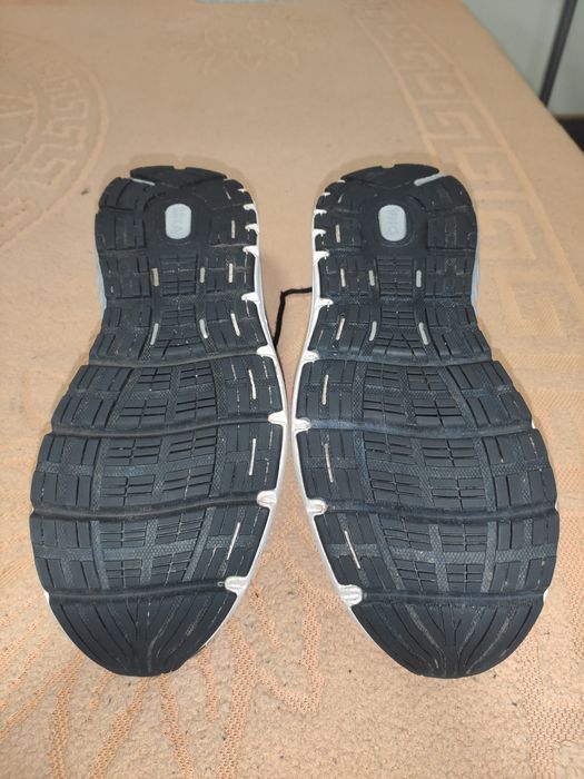 Кросівки Brooks Addiction 13