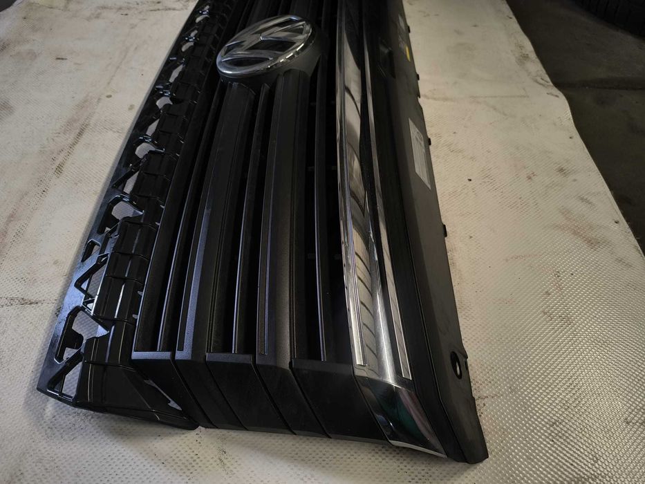 Grill atrapa VW Crafter II od 2017r. Kompletny