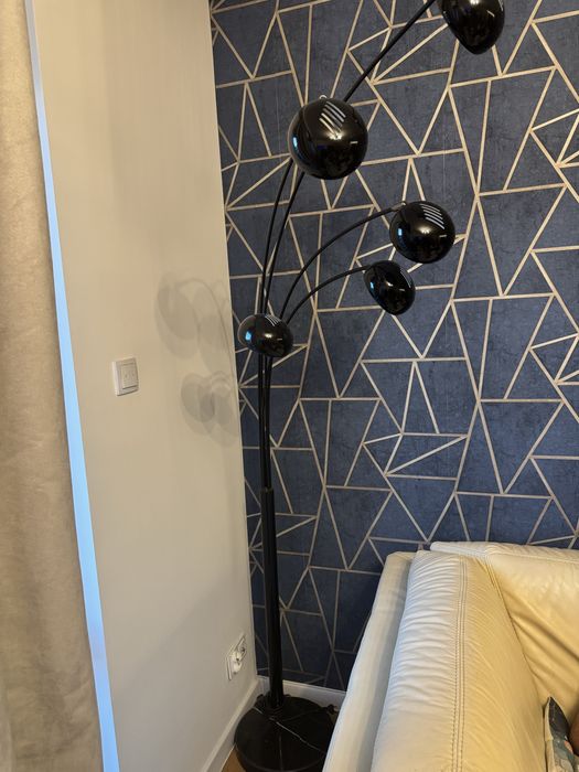 Lampa stojaca taka