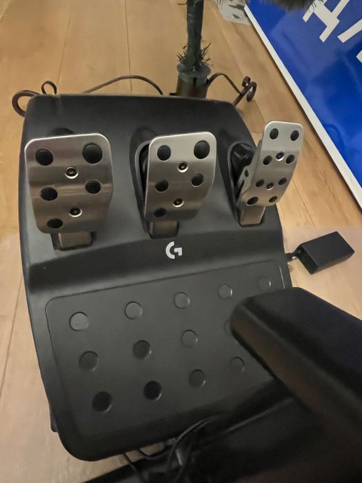 Комплект крісло playseat evolution black + кермо logitech g923