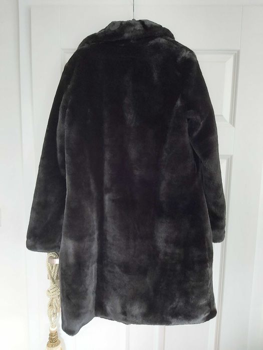 NOWE ekskluzywne czarne futro GUESS futerko płaszcz s