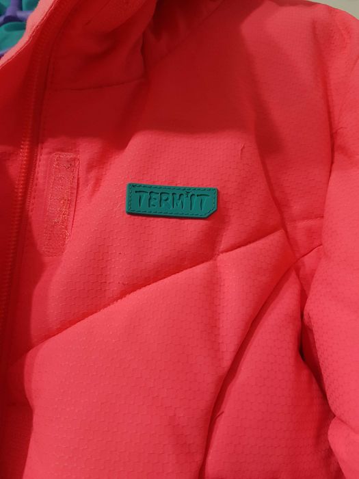Куртка Termit на 140/164см в яскраво малиновому кольорі.