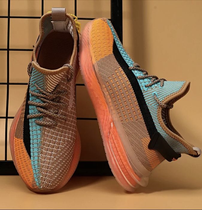 Кросівки 44.5 розміру дві пари. Ціна за одну пару. Абсолютно нові.