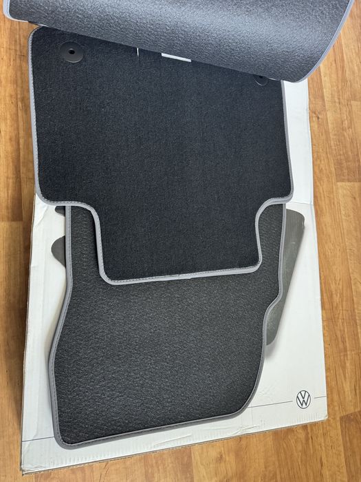 Коврики Оригінал VW Touareg ,Tiguan 3 7L 7P 76106150082V гума