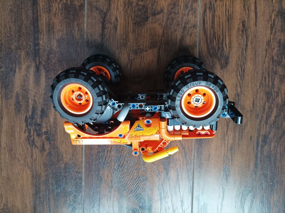 Wyścigowka z LEGO - od razu złożona!