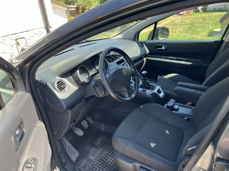 Peugeot 5008 1.6 дизель 2012 рік