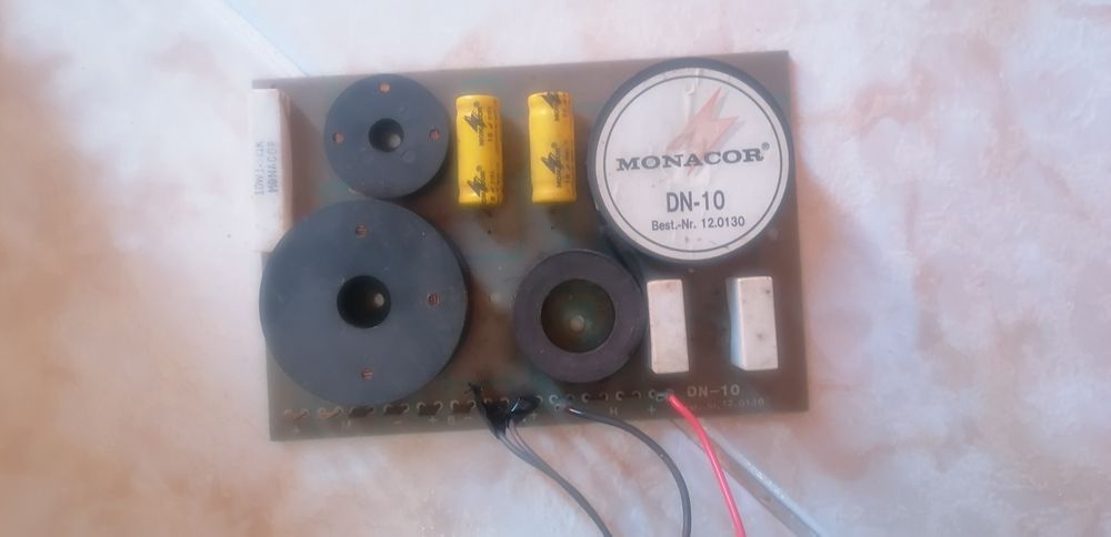 DN-10 Rede crossover de 3 vias para 8 Ω
Componentes de alta qualidade