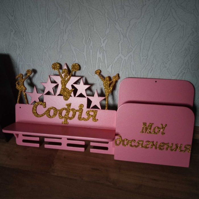 Медальница с полкой для кубков. Медальница с ящиком для дипломов