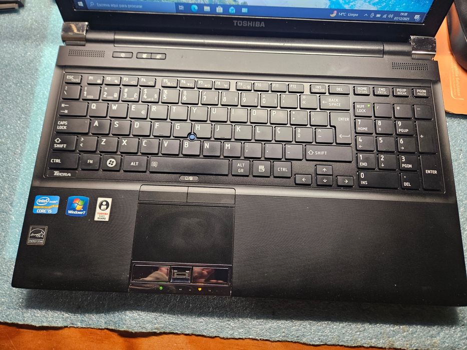 Toshiba tecra r950. I5 3210M.8gb RAM .SSD 240gb