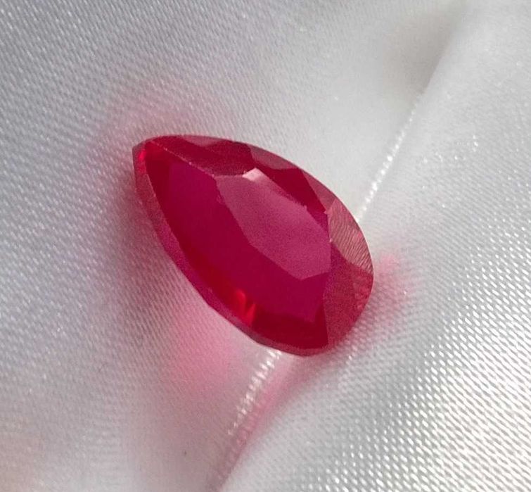 Rubin 7.3 CT - 14x10 mm , oczko do pierścionka , zawieszki