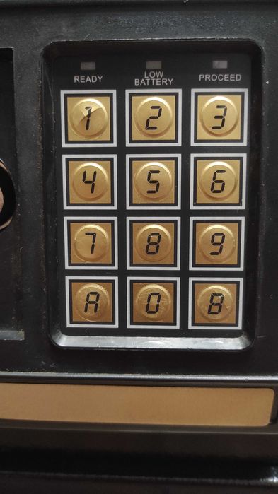 Сейф меблевий з електронним замком (25х35х25 см)