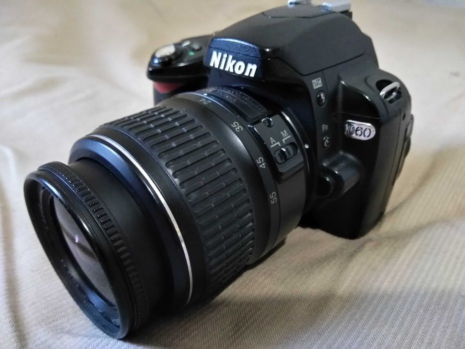 Продам фотоапарат Nikon D60