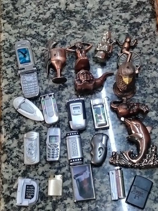 Brindes do bolo rei.porta chaves. Esqueiros Pines etc