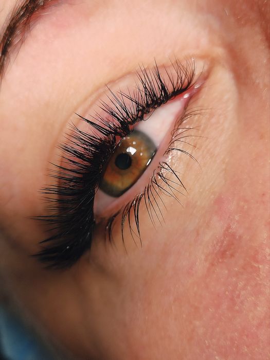 Наращивание ресниц/Нарощування вій