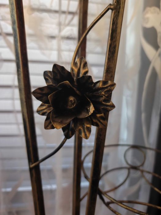 Kwietnik stojący na 3 doniczki metaloplastyka platynowe złoto