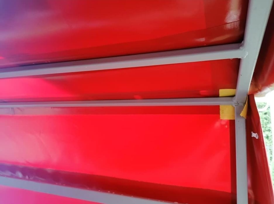 Plandeki, plandeka na przyczepkę samochodową.