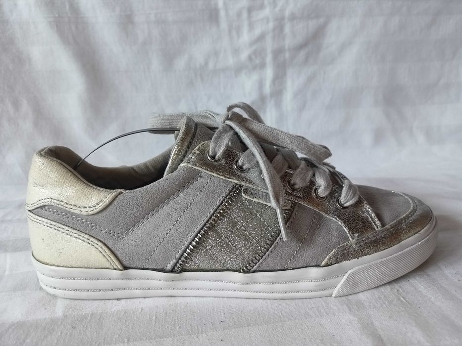 Guess roz. 38 ,5  - dł. wkł. 24,5 cm