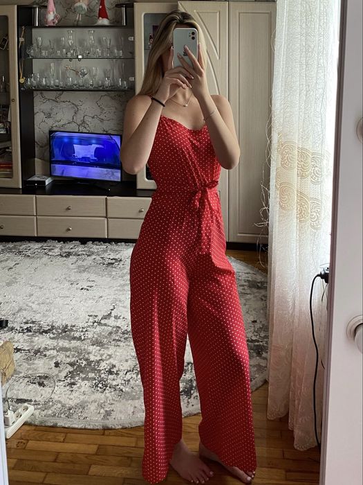 Літній червоний комбінезон в горошок