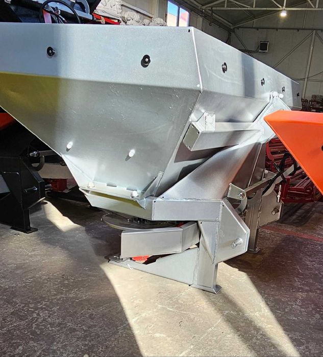 Rozsiewacz dwutalerzowy 600 L- Demarol