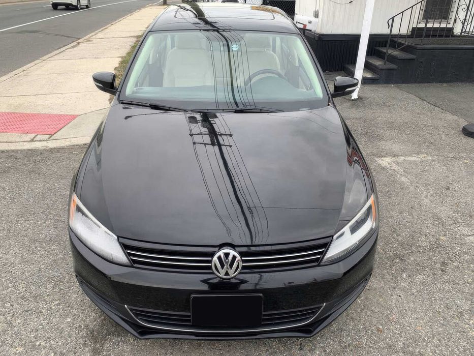 Volkswagen Jetta SE with Conv and Sunroof      2013