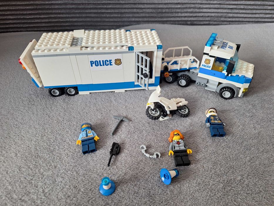 LEGO City Mobilne Centrum Dowodzenia, 60139