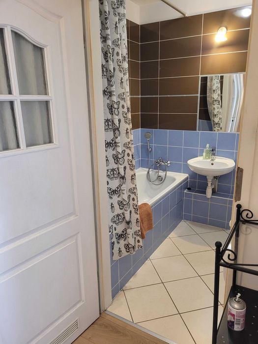 Apartament " Słoneczny " w Centrum ul. Szybka , noclegi Wrocław . Samodzielne mieszkanie dla 1 - 4 osób . Blisko PKP