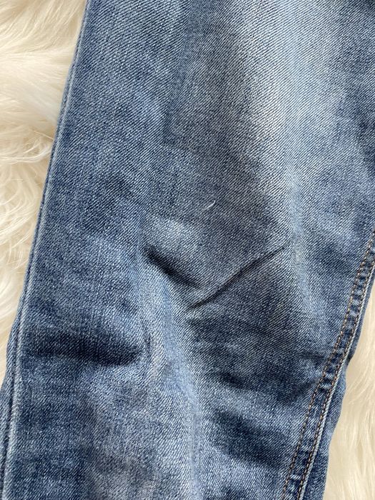 Spodnie damskie jeansowe pull&bear z dziurami skinny