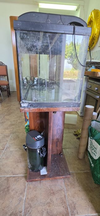 Aquario 180 litros com base e equipamentos