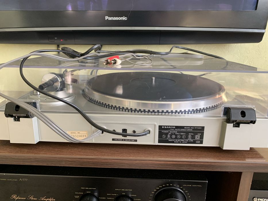 Програвач вінілових платівок Sanyo TP-1024