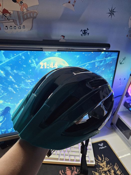 продам новый шлем KLS