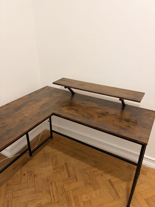 Secretaria de canto em madeira