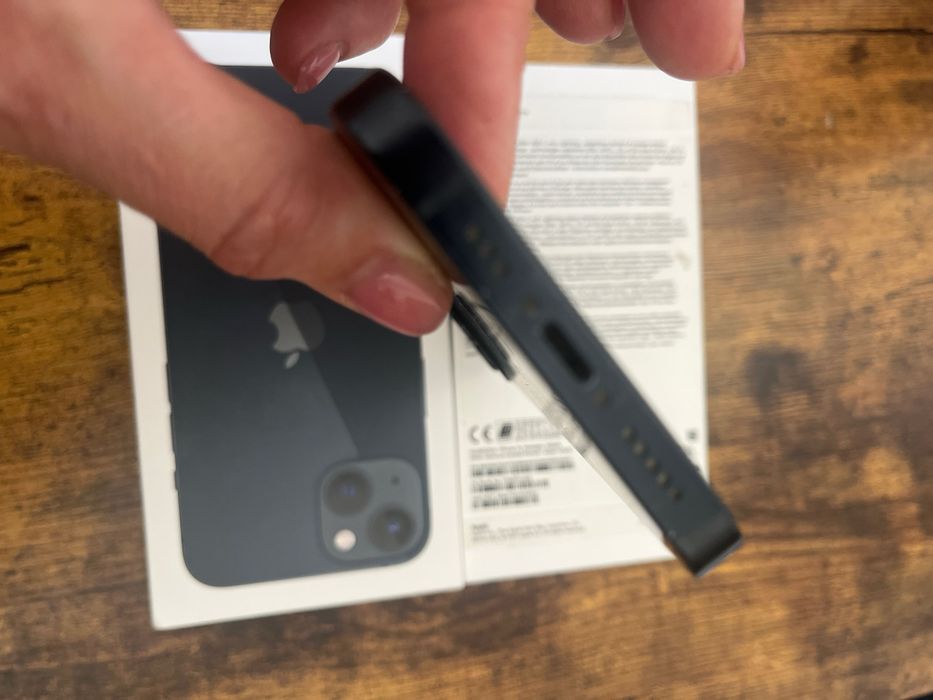iPhone 13 128GB чорний ідеальний стан все рідне + чехол+ захісне скло нове
