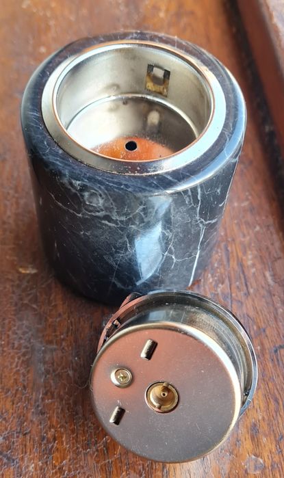 Isqueiro de mesa Mármore Onix preto d6 X h8 cms