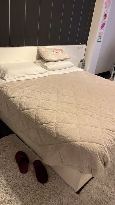 Cama lacada (Cabeceira 3m para colchão de 1,80m)
