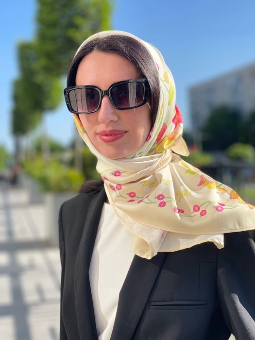 Українська хустка з квітами