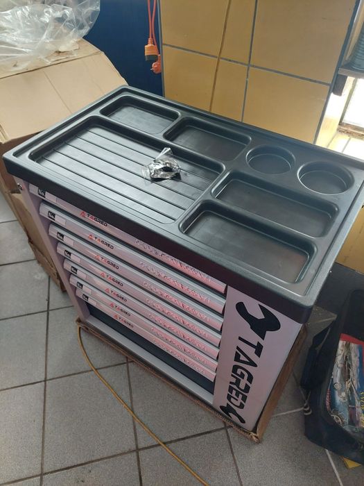 Szafka narzędziowa Tagred 251 elementów, wózek narzędziowy z wyposażeniem