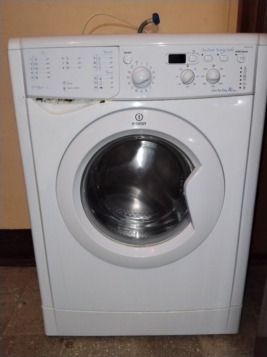 Продам стиральную машинку Indesit