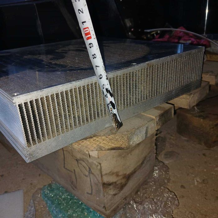 Радіатор алюмінієвий для силових радіодеталей.