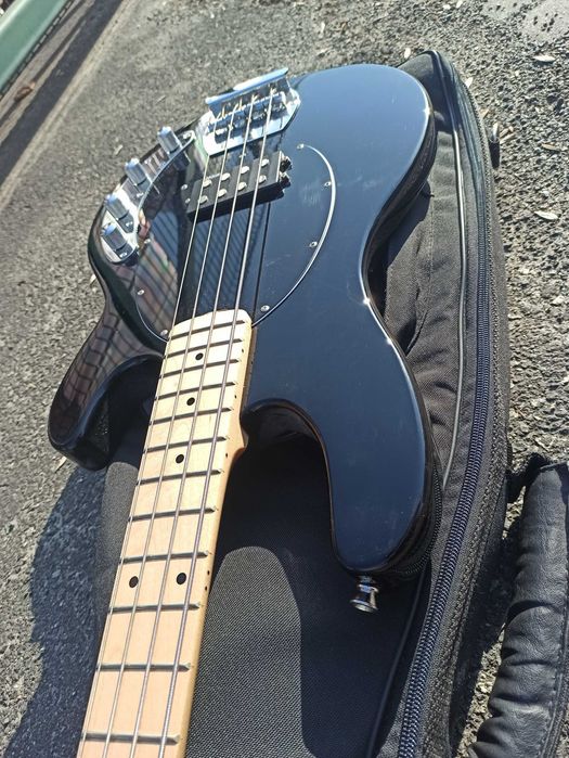 Gitara basowa Vintage V964