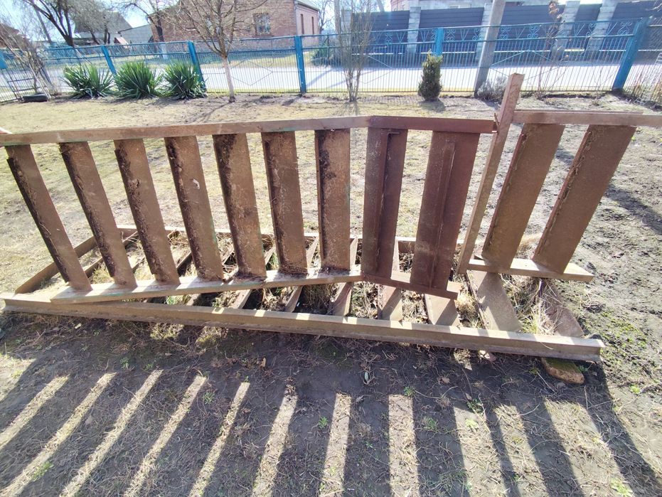 Сходи на горище, драбина на балкон