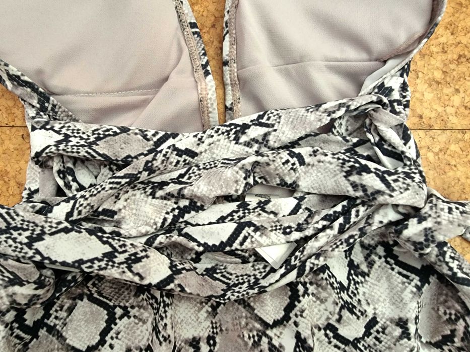 Fato de banho com padrão cobra Primark, tamanho 36 - nunca usado