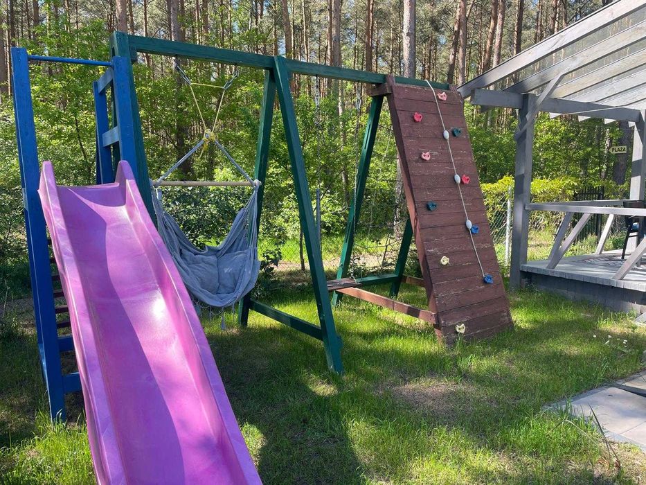 Domek z tarasem przy lesie sosnowym w Rowach 600 m do plaży