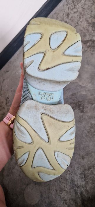 Віддам кросівки 41 розмір Karl Lagerfeld