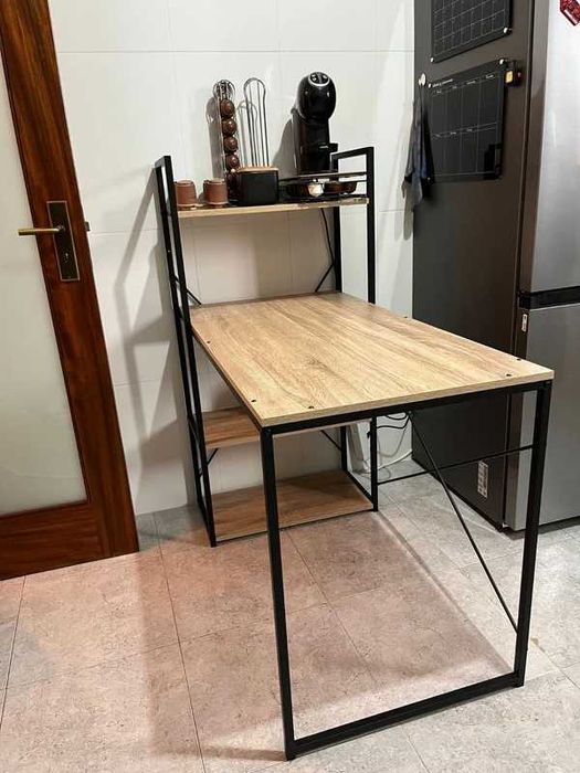 Mesa e secretária com prateleira