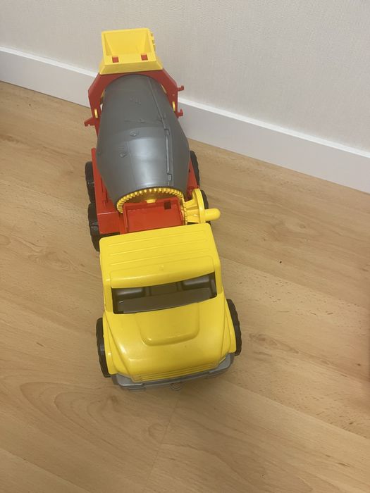 Іграшка машина бітонозмвшувач