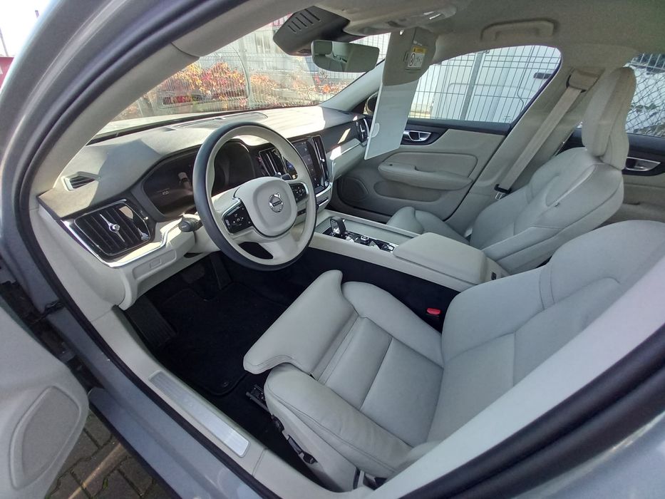 Volvo S60 B4 Mild Hybrid | Salon PL | 2024 | 38 tys. km | Gwarancja | Vapour Grey / Blond | ASO | 2 komplety opon