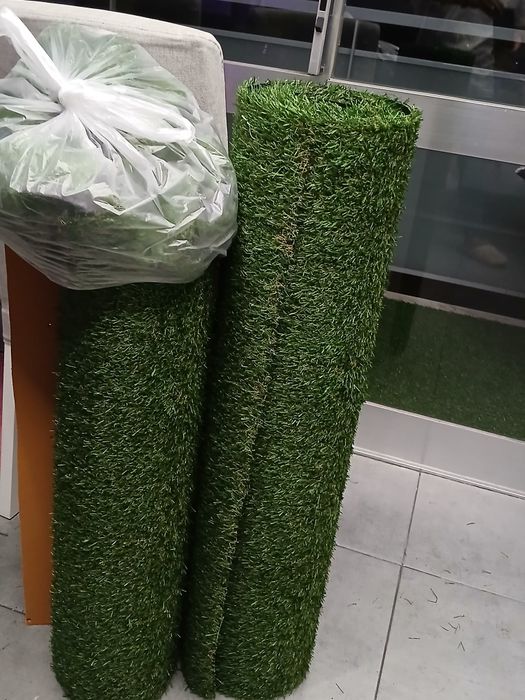 Rolos de relva sintetica