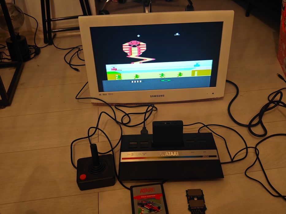 Atari 2600 junior zestaw: konsola, pad, gry, flash kartridż, zasilacz,